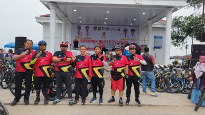 Kadis PMD Prov. Sumbar  mengikuti acara Ulang Sumatera Barat ke 78 dengan tema Minangkabau Basapeda salingka Danau Singkarak  tanggal 30 September 2023